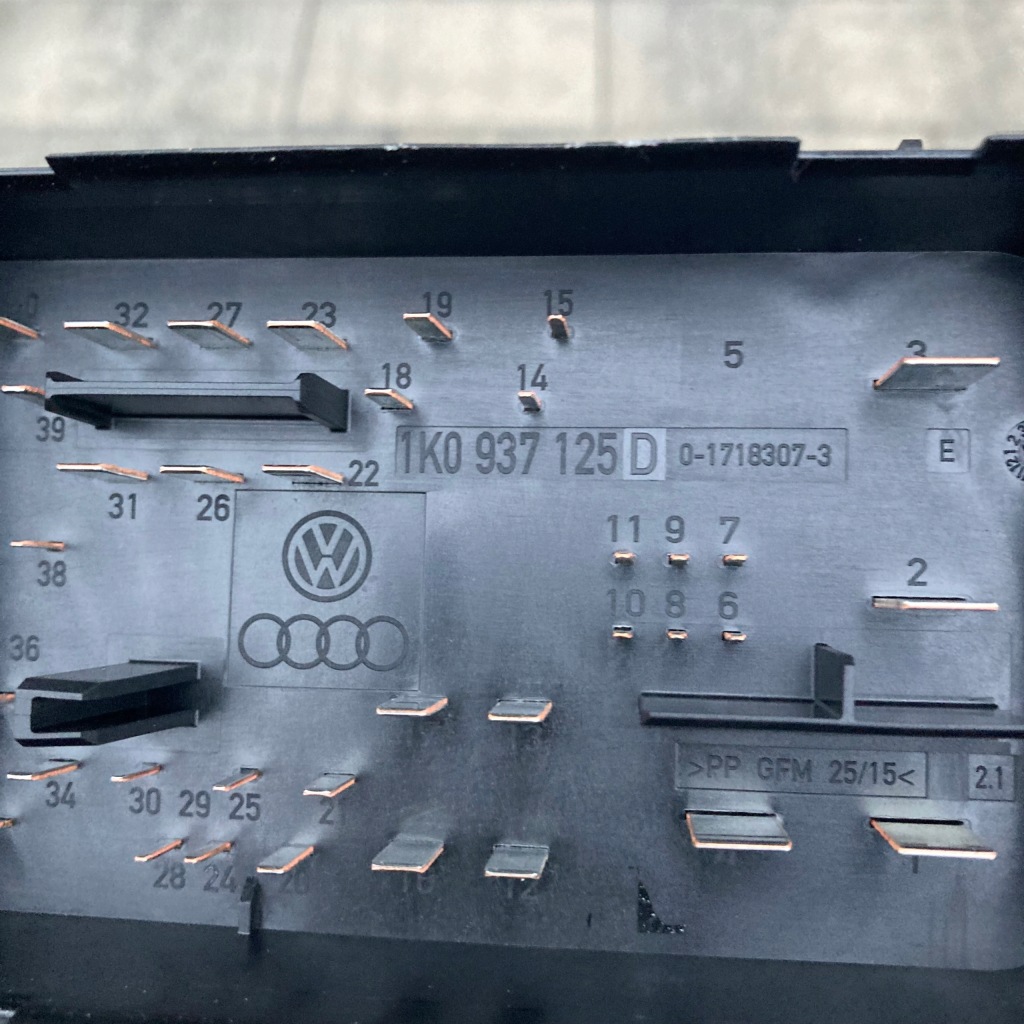 Audi a3 рестайлинг  2011r 2,0 tfsi 200km ccza коробка предохранителей Киев