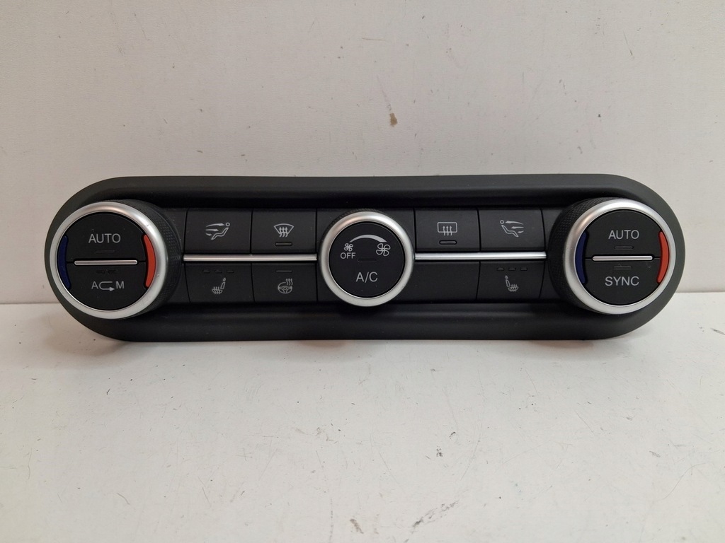 фото №1, Панель кондиционера alfa romeos stelvio 01561390670