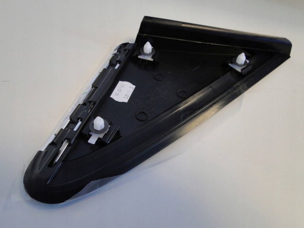 Mercedes b w246 246 рестайлинг  накладка левая треугольник amg Недорого