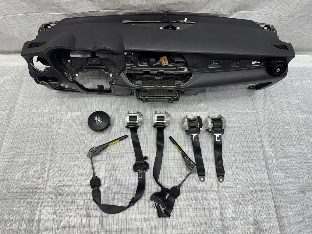 фото №1, Консоль панель приладів приладова alfa romeo stelvio 5525-stelvio-konsola