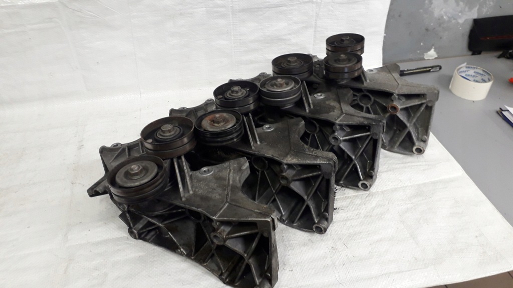 Vw golf 4 iv bad 1.6 fsi 110km кронштейн генератора 032145169ad в Україні