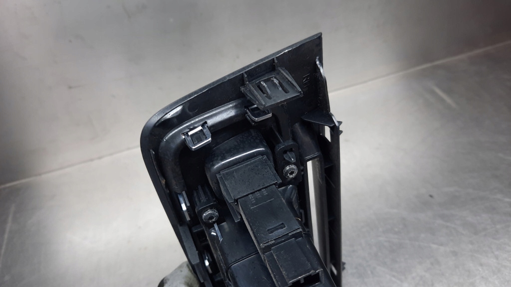 фото №7, Решётка обдув центральная 1302138 volvo v60 s60 ii 10-18r