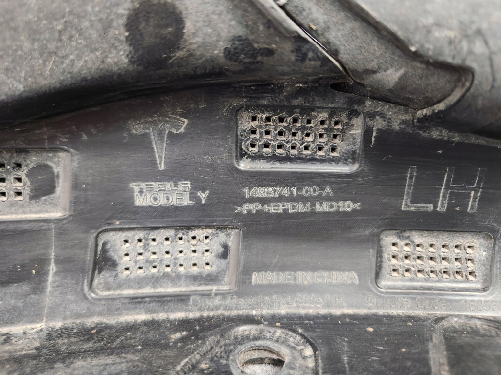 Бампер передний перед - tesla model y чёрный black 2020-2025 Недорого