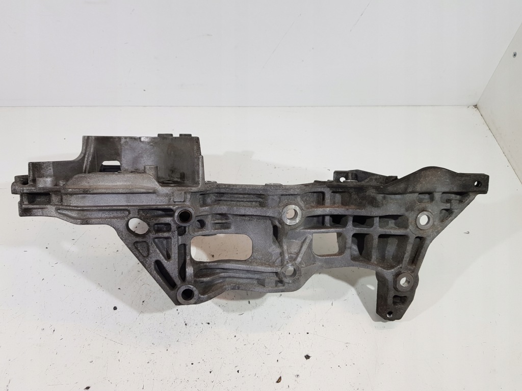 Кронштейн генератора 04l903143b audi a6 a5 2.0tdi cnh Оригинал