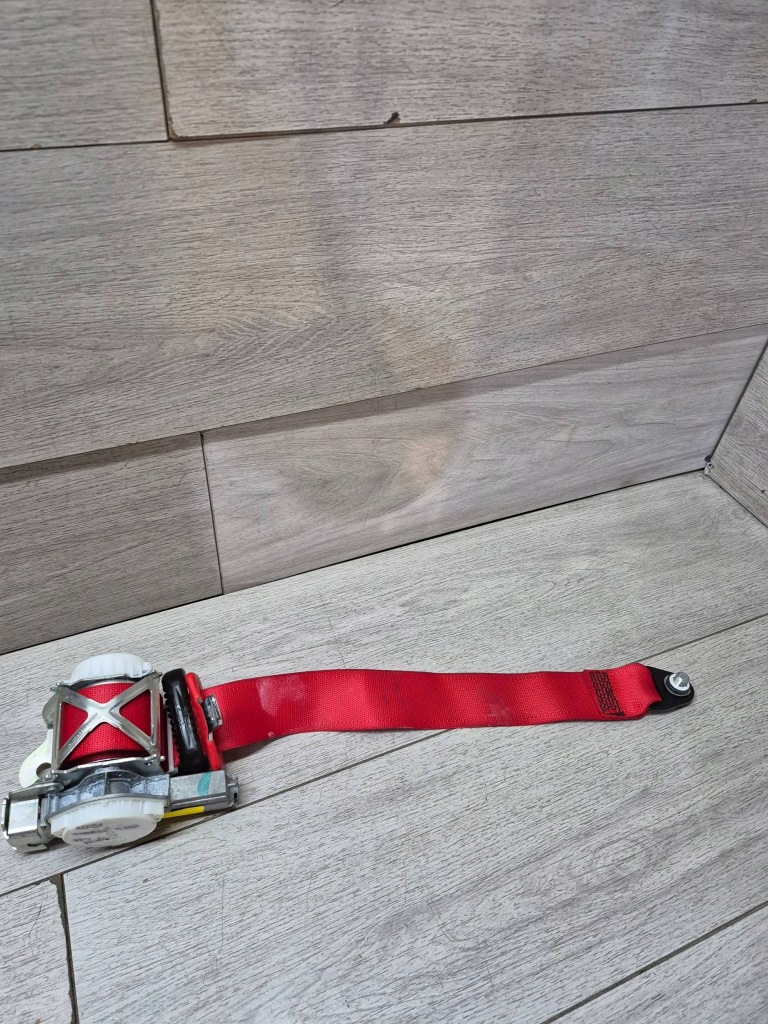 Купить 16091. ferrari 488 ремень безопасности перед 00726932300