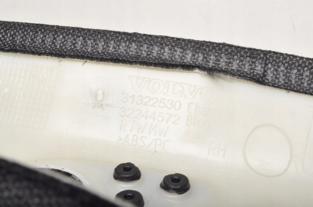 фото №9, Volvo xc40 ii захист стійка пластик права 31322530