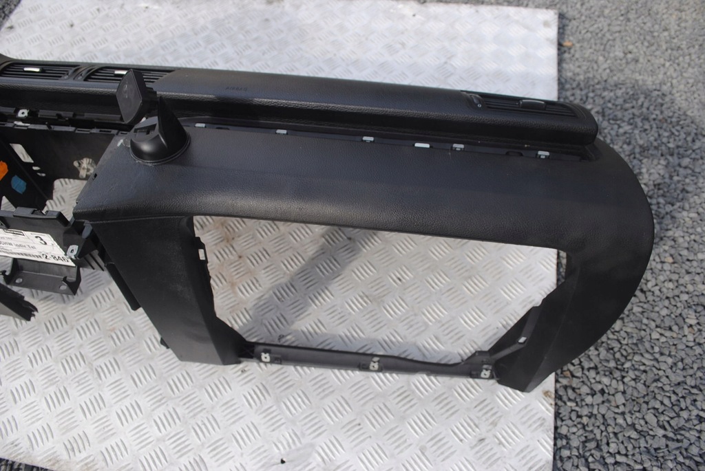 фото №4, Панель приладів панель приладів приладова консоль czarna vw passat b6