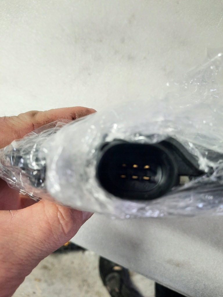 фото №4, Audi a8 s8 d3 доводчик дверь левый перед 6pin