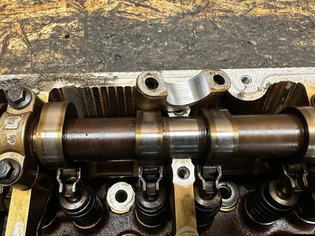 Головка валы комплектная 1.6 thp peugeot citroen 753471080 в Украине