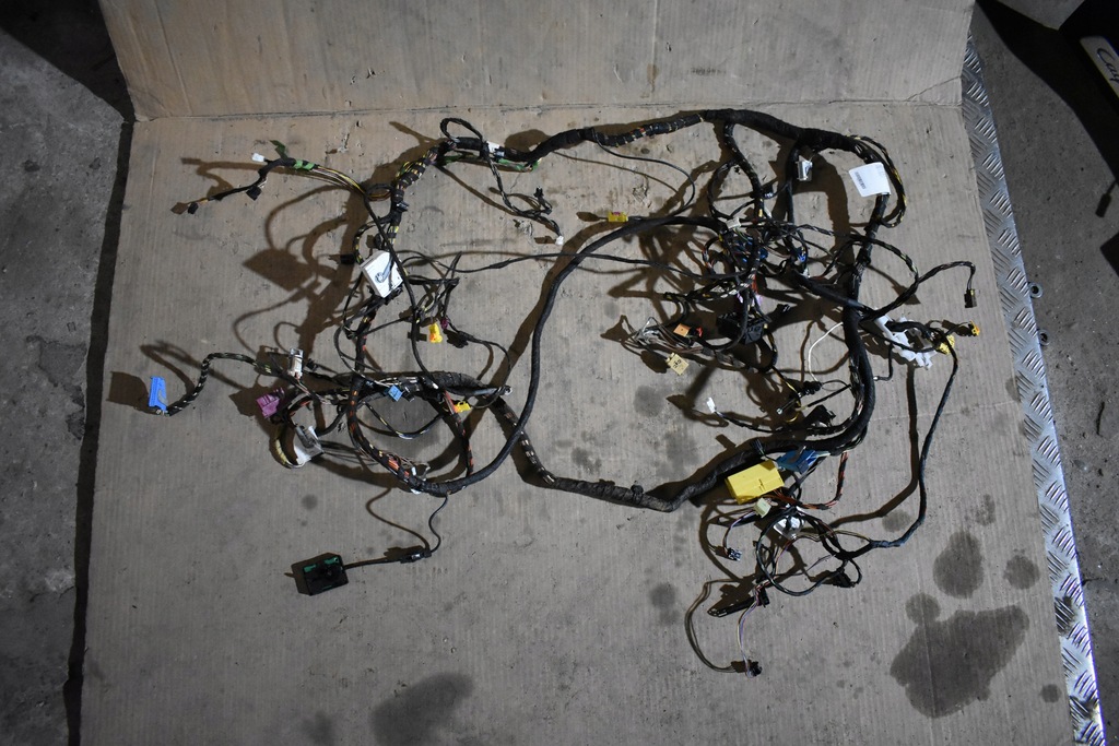 фото №1, Idealna электропроводка консоли mercedes w205 lift 1