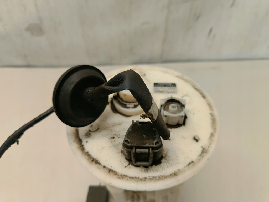 Насос топлива 77020-47041 toyota prius 2 1.5 в Украине