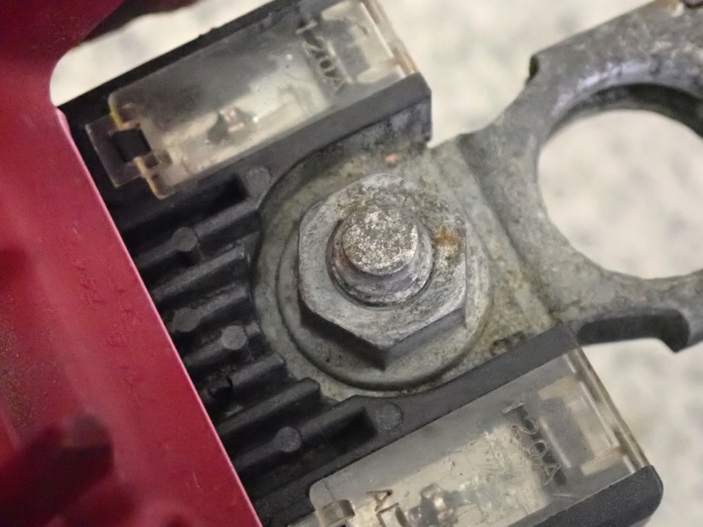 фото №4, Mitsubishi colt 1.1 benz 04-12 клемма плюсовая