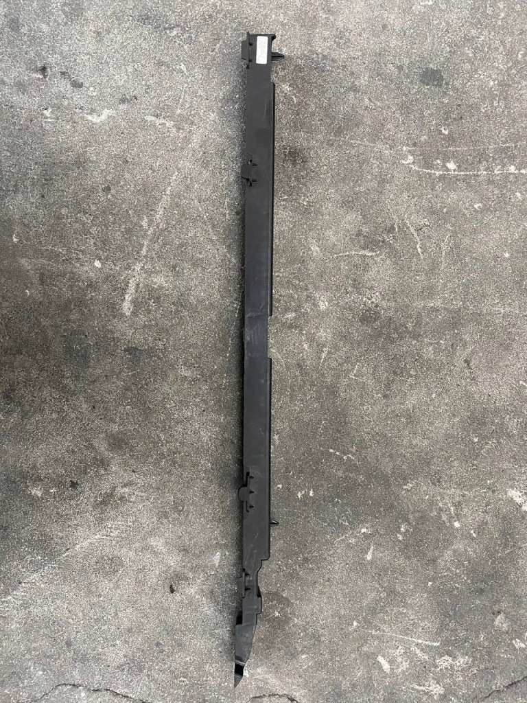 фото №1, Mercedes gt amg w190 заглушка порог a1976800643