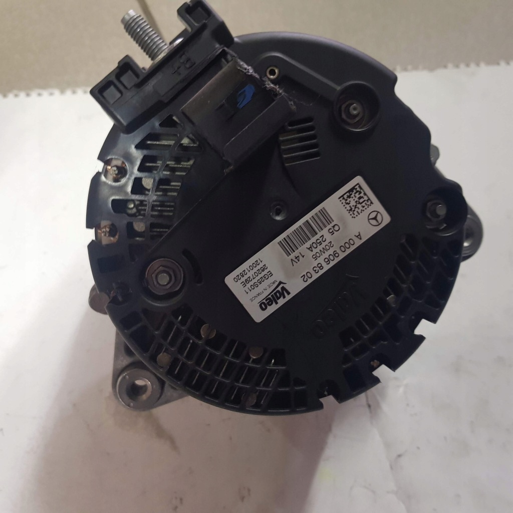 Купить Mercedes 205 213 генератор новый a0009068302