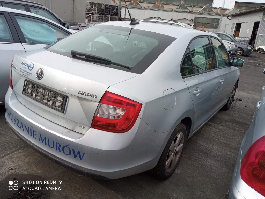 фото №3, Полка задняя задняя багажника skoda rapid liftback