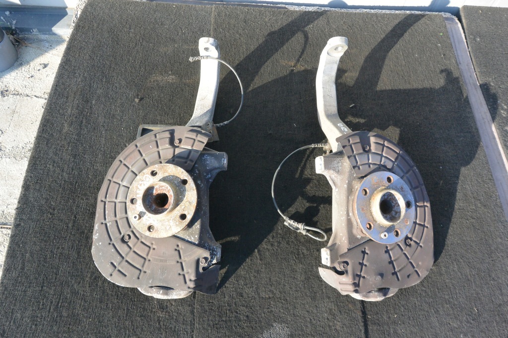 фото №1, Maserati ghibli quattroporte поворотный кулак ступица перед 2wd привод задняя