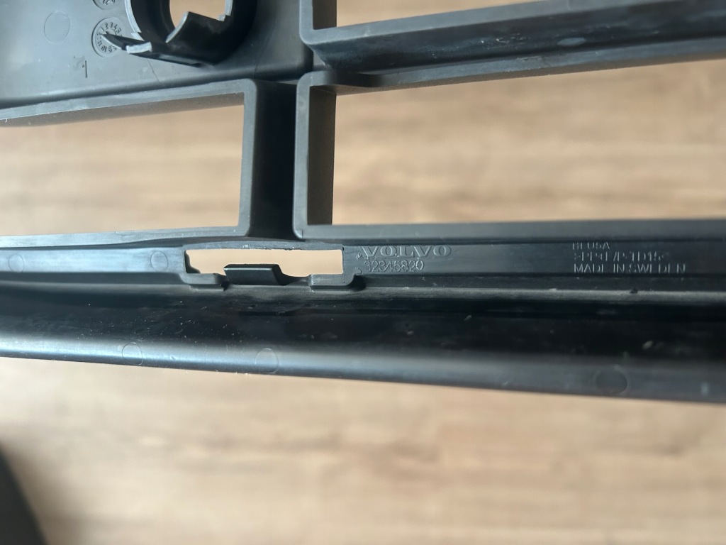 Volvo xc90 2 рестайлинг  2019-2024 решётка средняя бампер перед оригинал Недорого