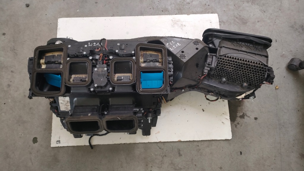 фото №1, Обігрівач випарник повітродувка кондиціонера mercedes cls w218 eu