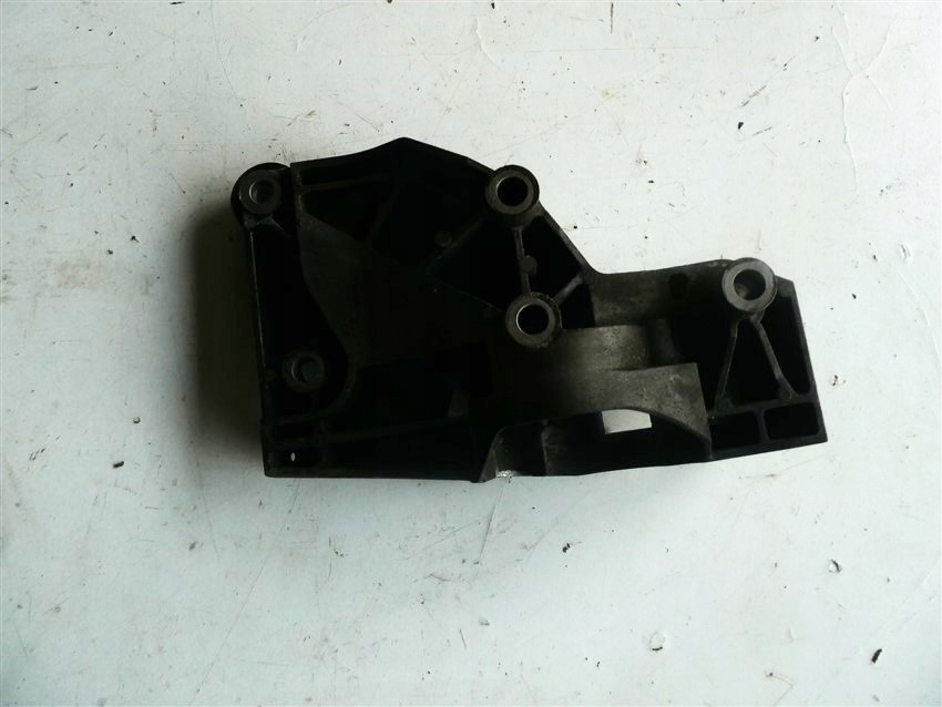 Купить Opel оригинальный номер 55562863 кронштейн генератора