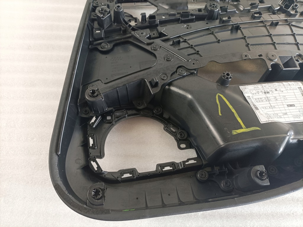 фото №8, Audi a6 c8 обивка обшивка левый задняя 4k0867377