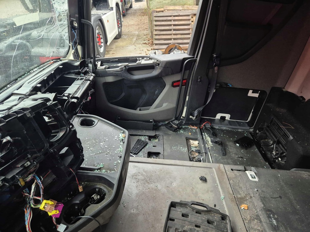 фото №13, Кабина scania r model ngs