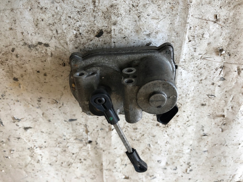 фото №2, Регулятор крышка коллектор audi a6 c6 3.0 tdi