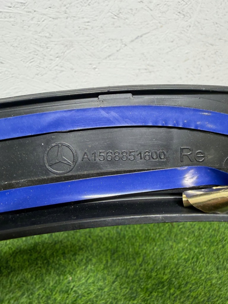 Молдинг крыла правая задний  задняя mercedes gla 156 a156 w156 оригинал в Украине