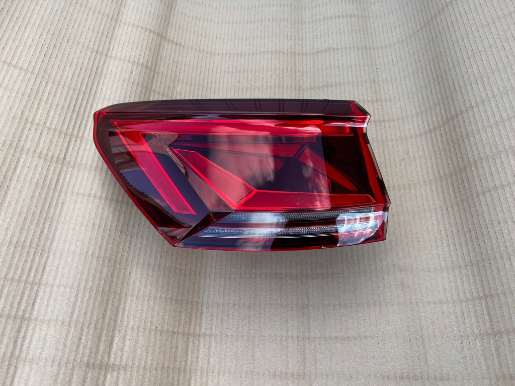 фото №1, Vw touareg iii 18- лампа левая задняя задняя led