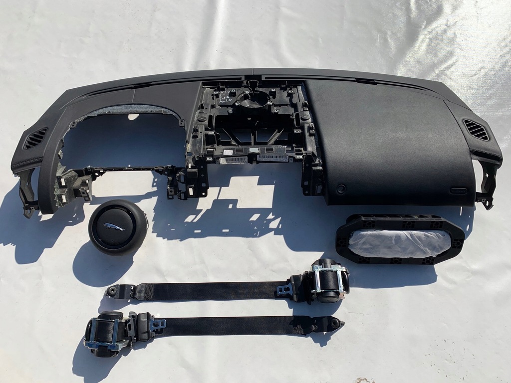 фото №1, Jaguar f-type приборная панель приборная панель консоль подушки безопасности ремни