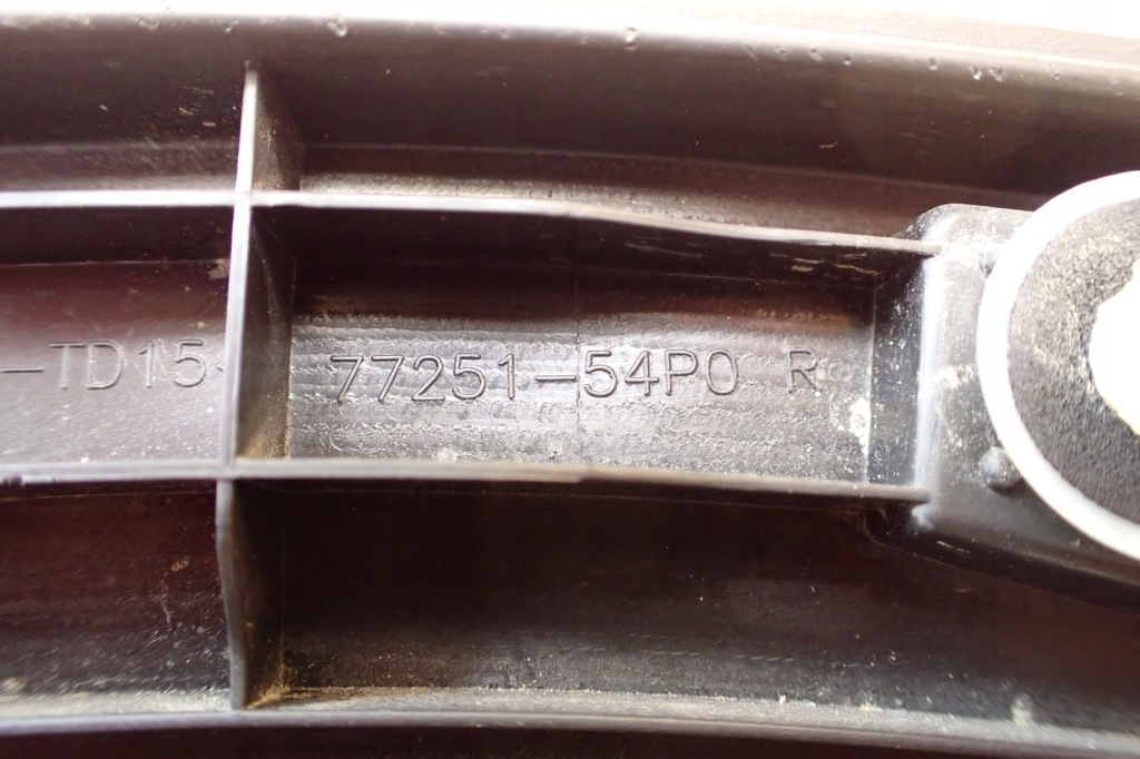 Suzuki vitara iii 3 2015- молдинг крыла правая задний  задняя 7725154p0 rh оригинальный номер Доставка