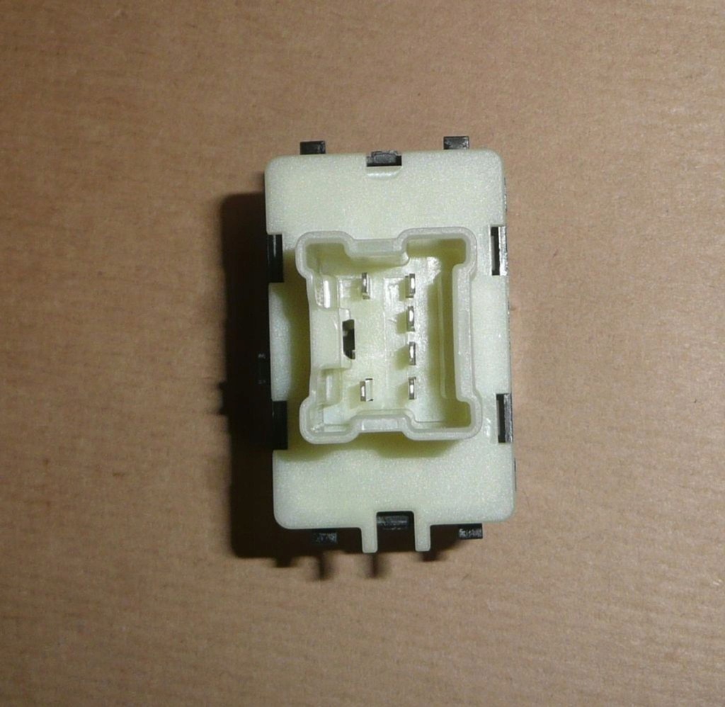 фото №3, Кнопка багажника, заливной r megane iv