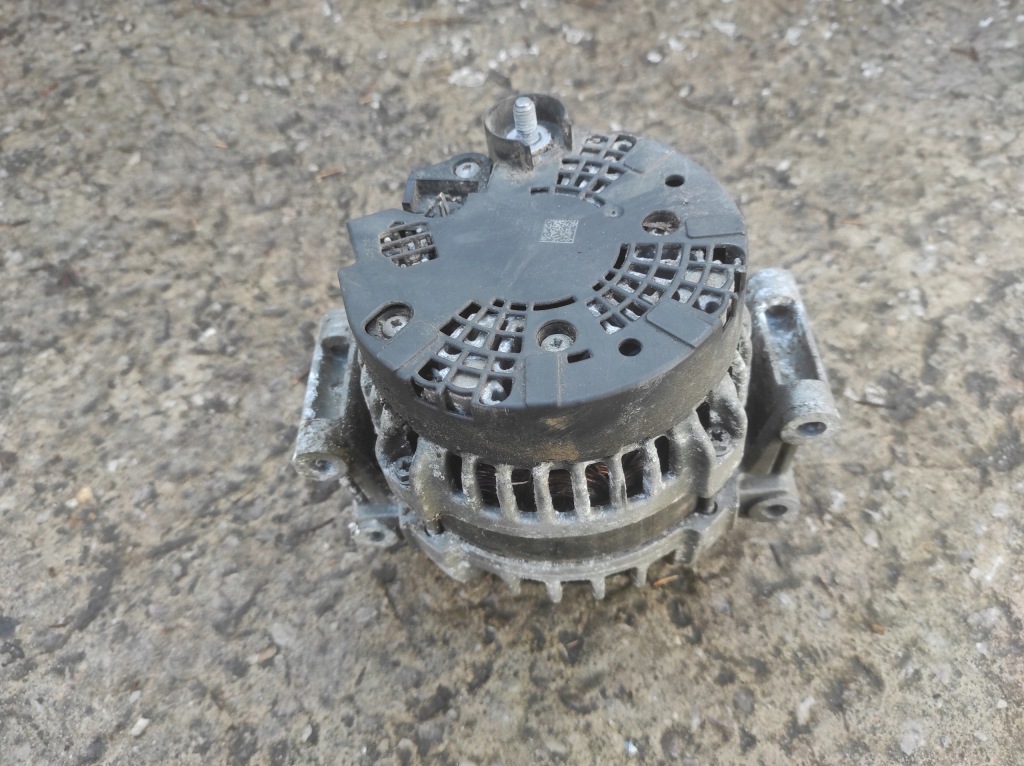 Купити Генератор 06h903017t audi