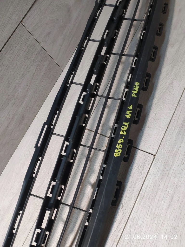 фото №7, 8953. mercedes eqa amg решітка середня бампер перед a2438857701