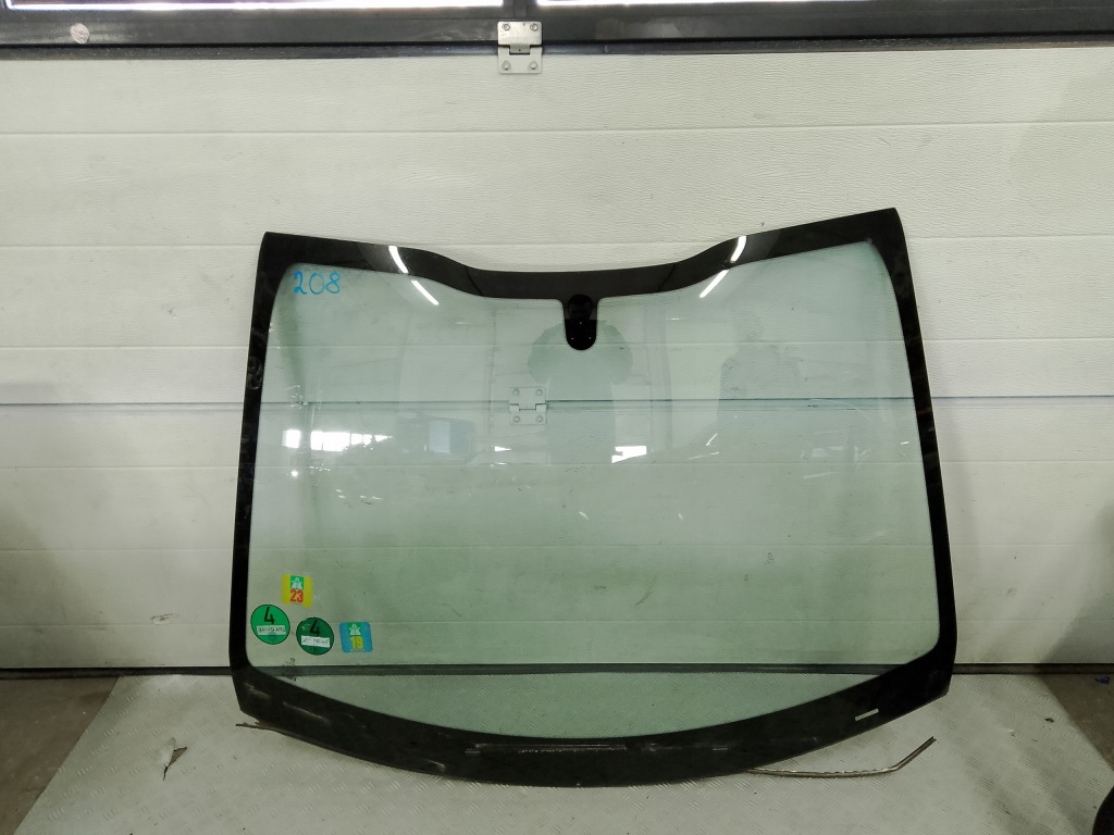 фото №1, Peugeot 208 3d i 1.2vti 2013 скло лобове передня