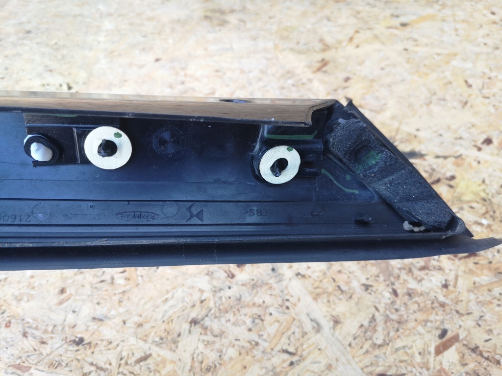 Ds3 crossback молдинг скло лобове права 9820791680 Зі Шроту