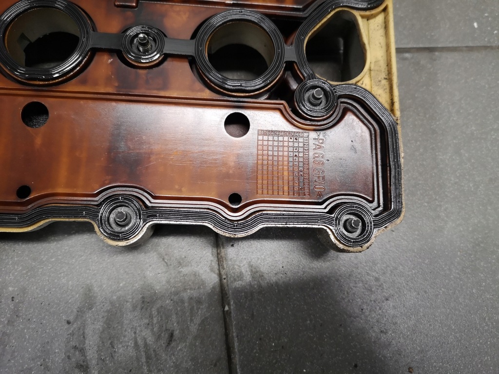 фото №10, Крышка клапанов правая audi a6 c6 3.2 06e103472l