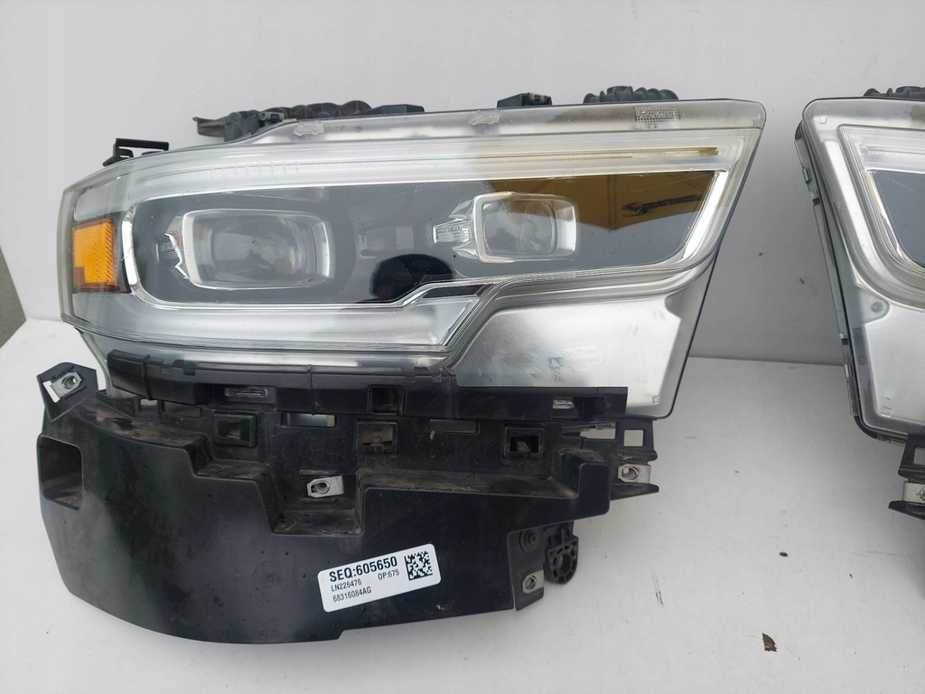 фото №3, Dodge ram 19- лампа левая правая перед full led kpl