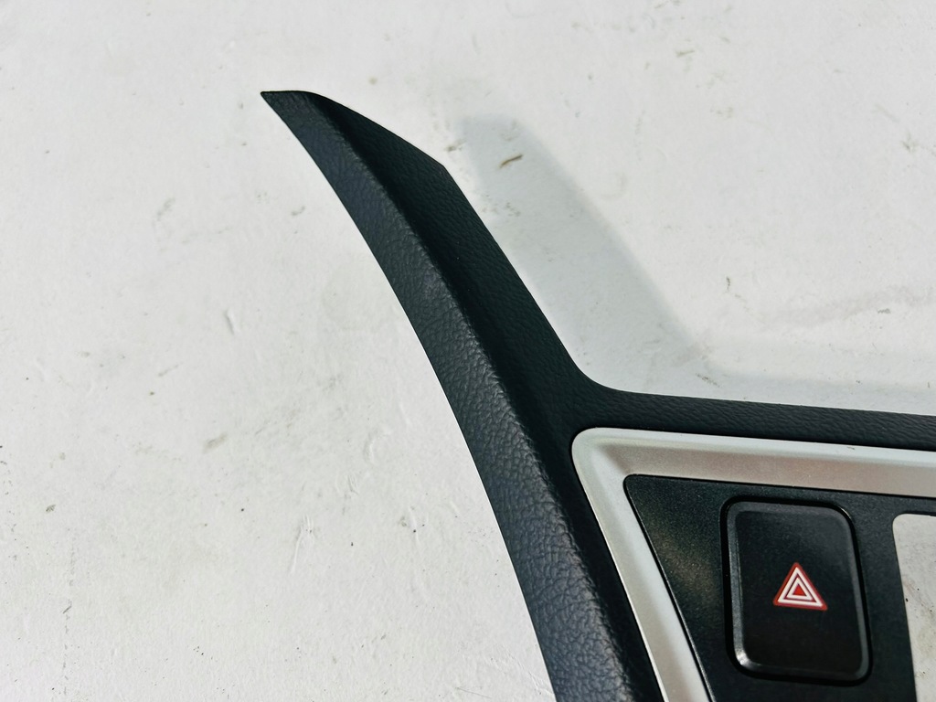 фото №3, Auris ii 12-15 захист рамка радіо кнопка перемикач світла аварійних