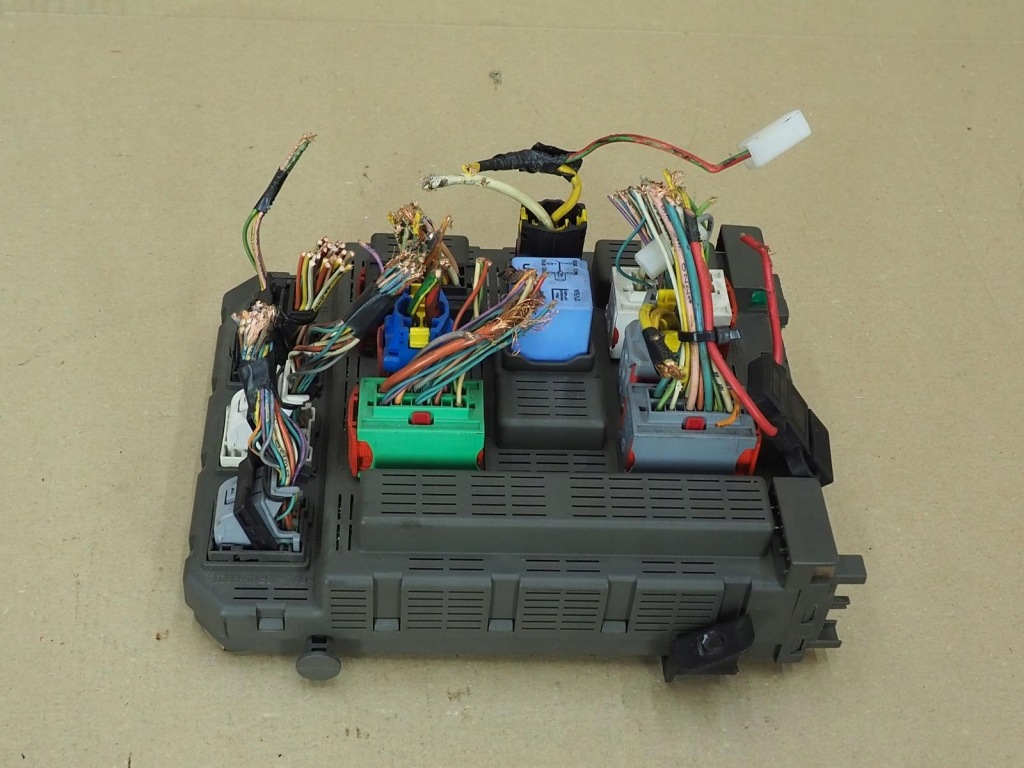 фото №1, Peugeot 607 модуль коробка bsi 9654695980