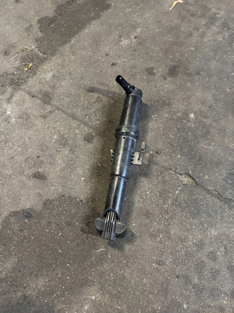 Купить Bmw 6 f12 омыватель правый 7246088