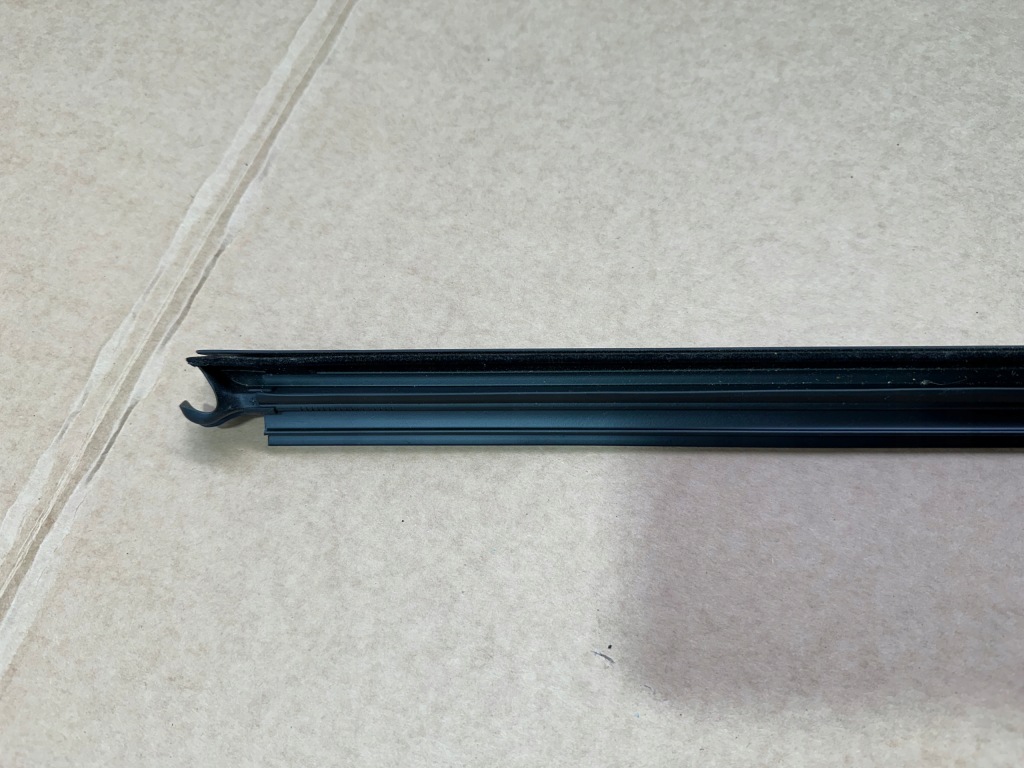 фото №6, Молдинг ущільнювач правий перед, права передня mercedes b klasa w247