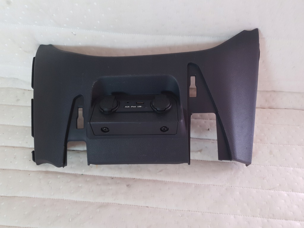 фото №1, Защита srodkek консоли kia rio iii разъём usb aux