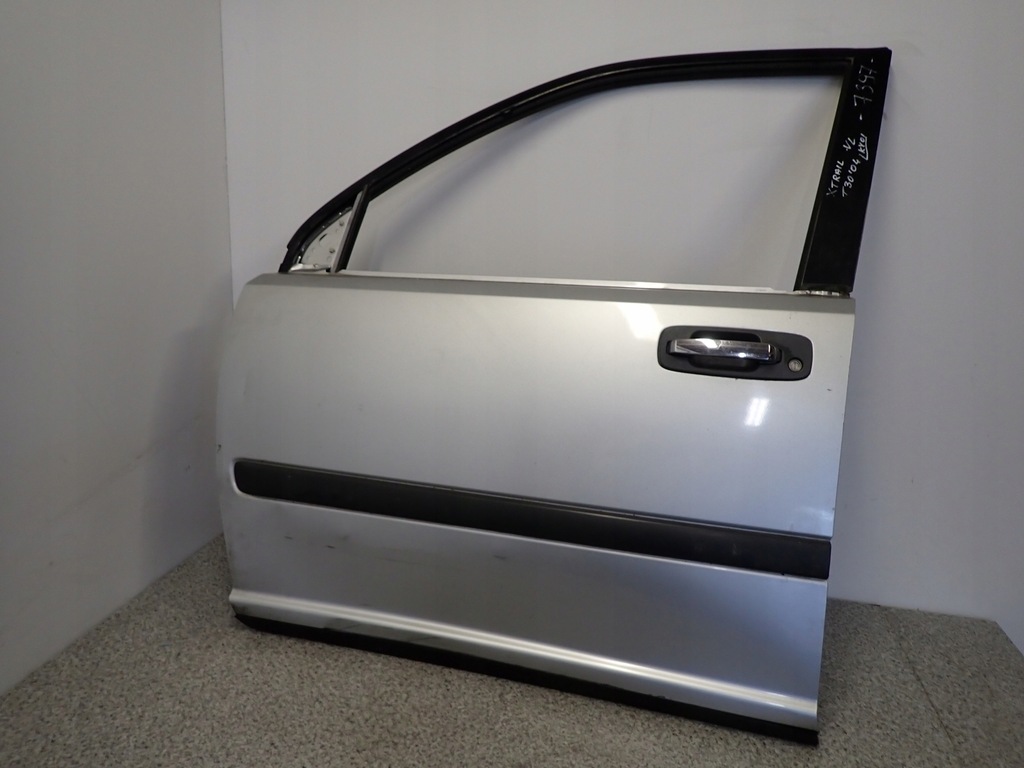 фото №1, Nissan x-trail t30 дверь передние левая
