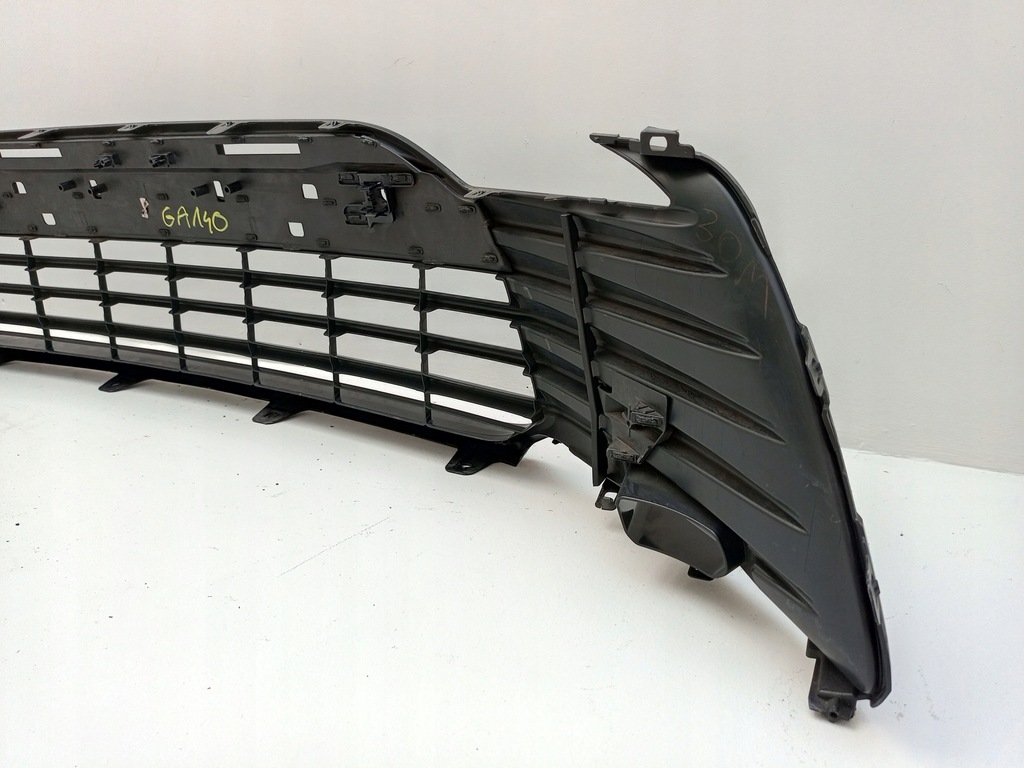 фото №16, Toyota camry viii 8 lift 21- решётка средняя бампера перед 53113-33120 ÷