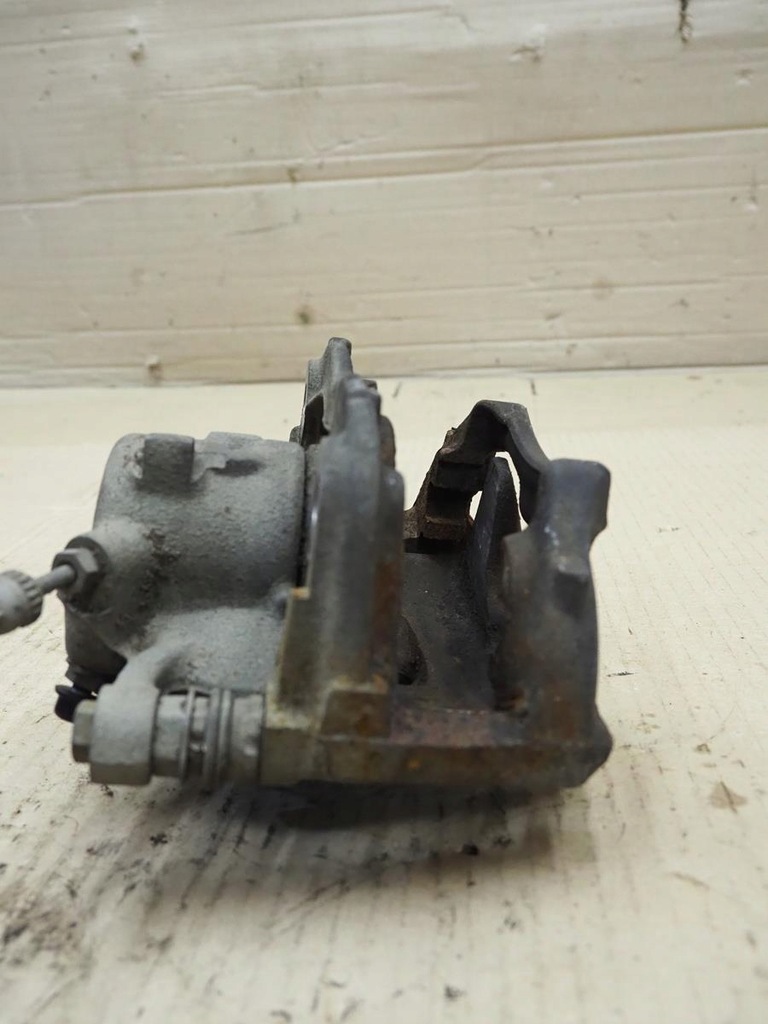 фото №16, Bmw 2 f46 gran tourer суппорт тормозной левый перед