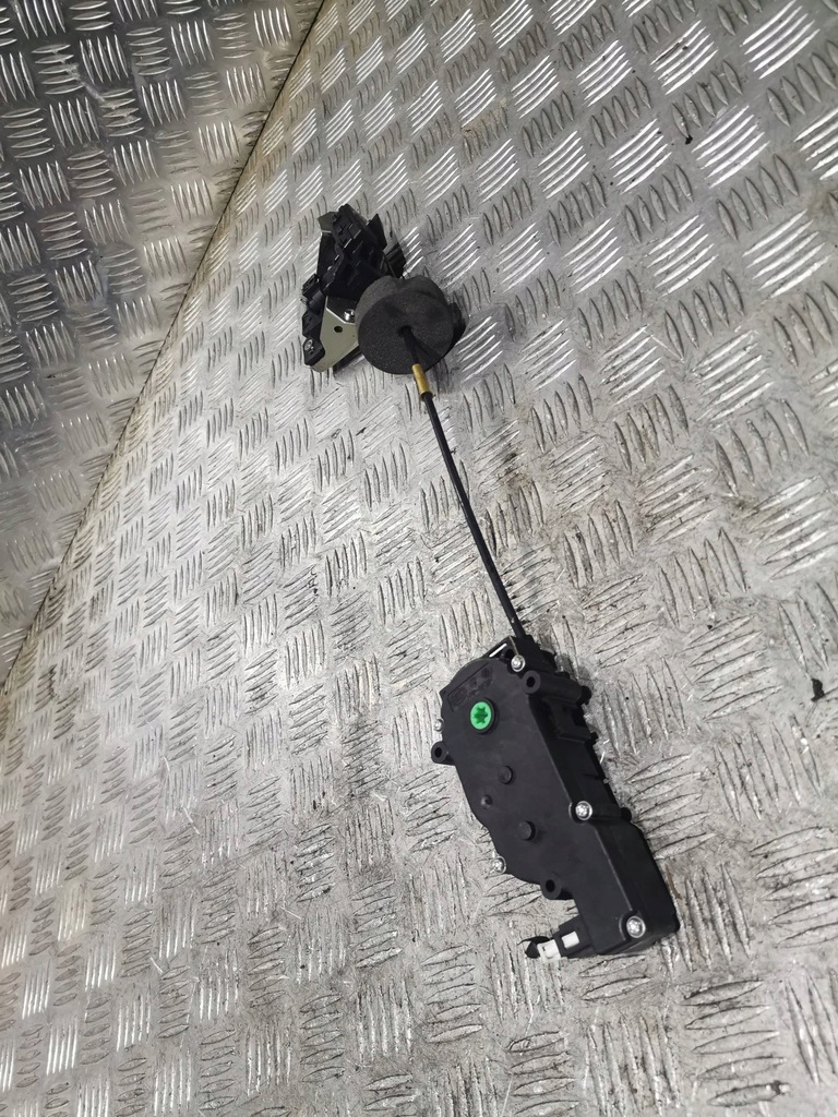 фото №1, Mercedes gls x166 gle gl ml w166 замок крышки задняя