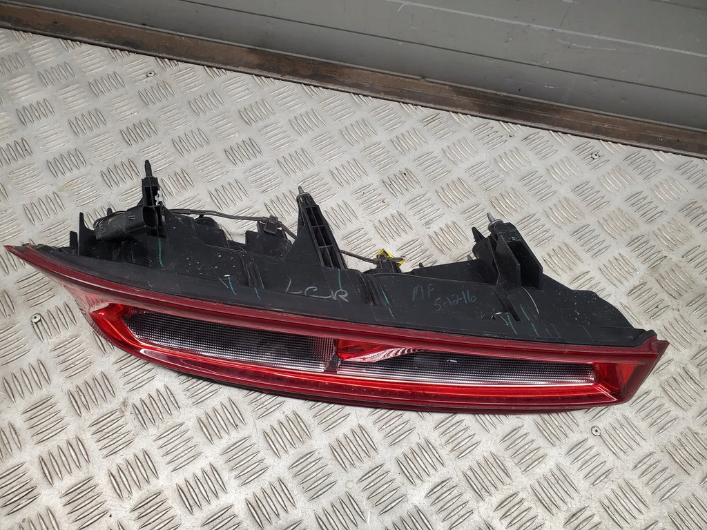 фото №8, Chevrolet camaro 23416448 задняя сторона правая лампы задние