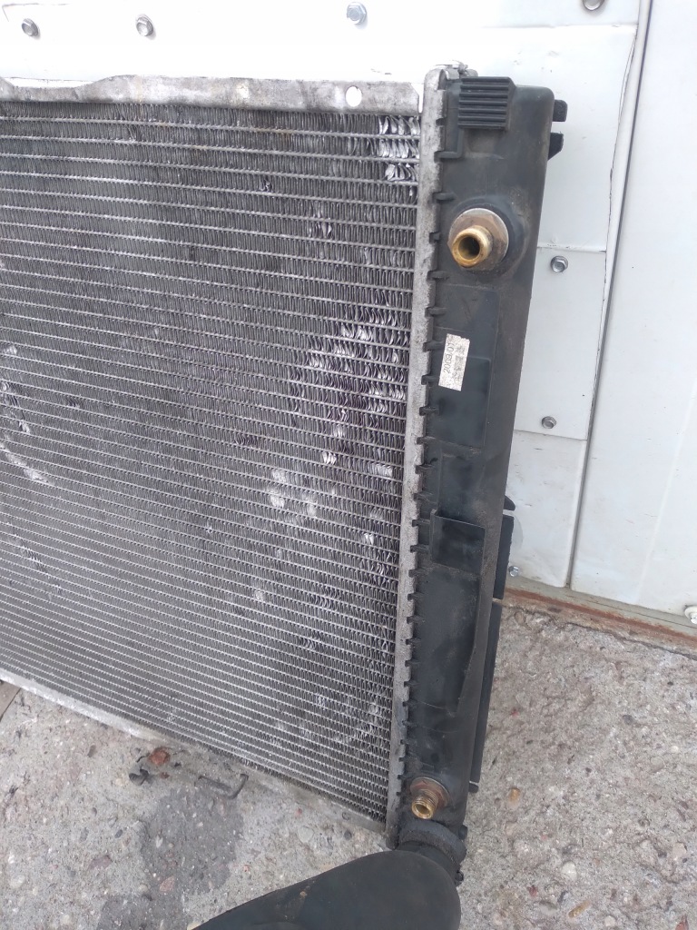 Радіатор води рідина охолоджуючої mercedes w124 Зі Шроту