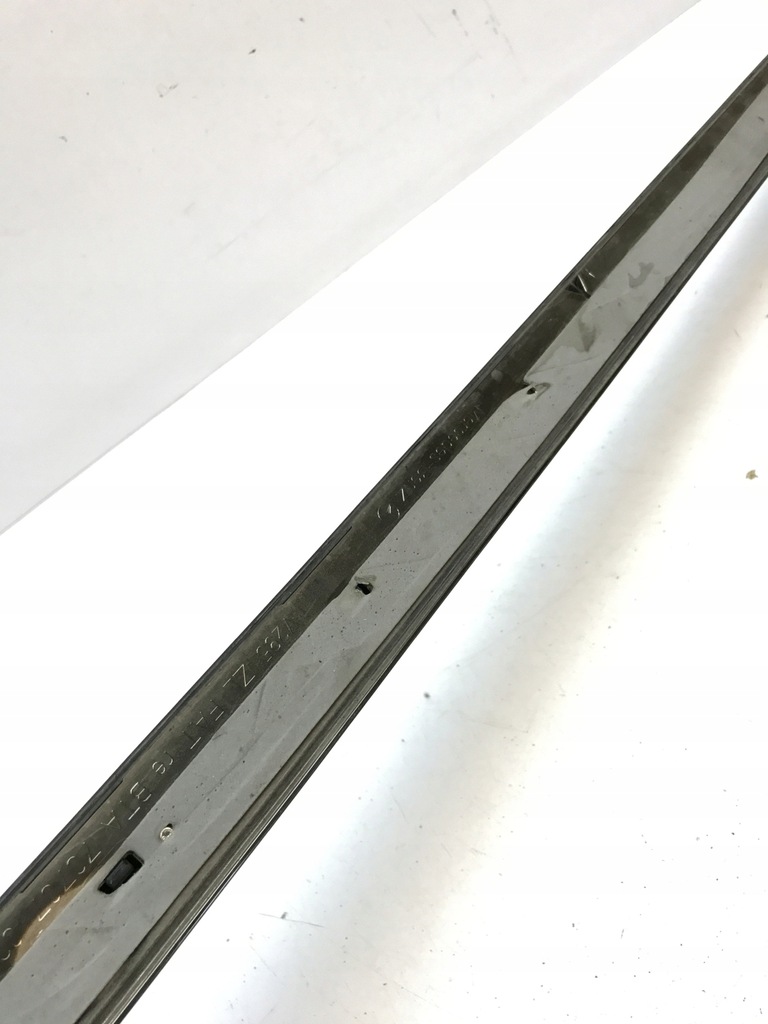 фото №10, Молдинг дверь уплотнитель задняя mercedes v295 eqs