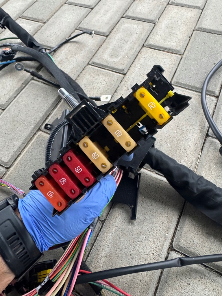 Wiązkamoduł напруги акумулятор citroen peugeot 28236841 оригінальний номер 308 508 Оригінал